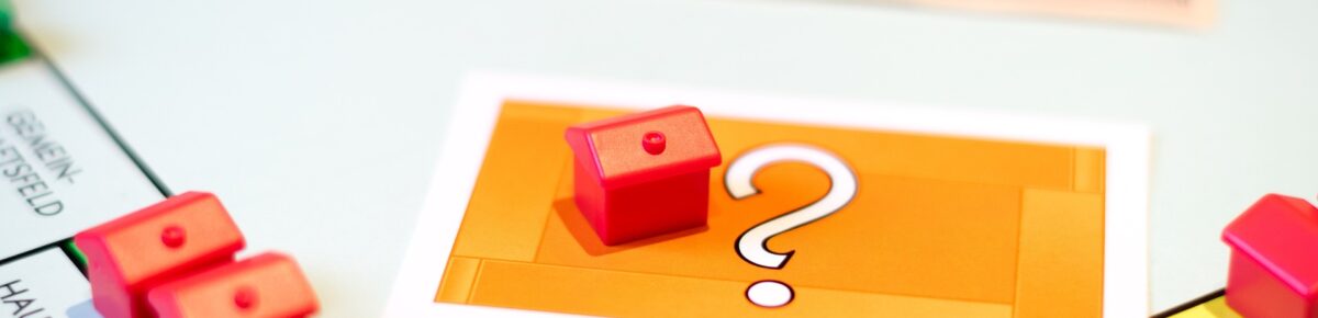 Houses and hotels on a monopoly board
